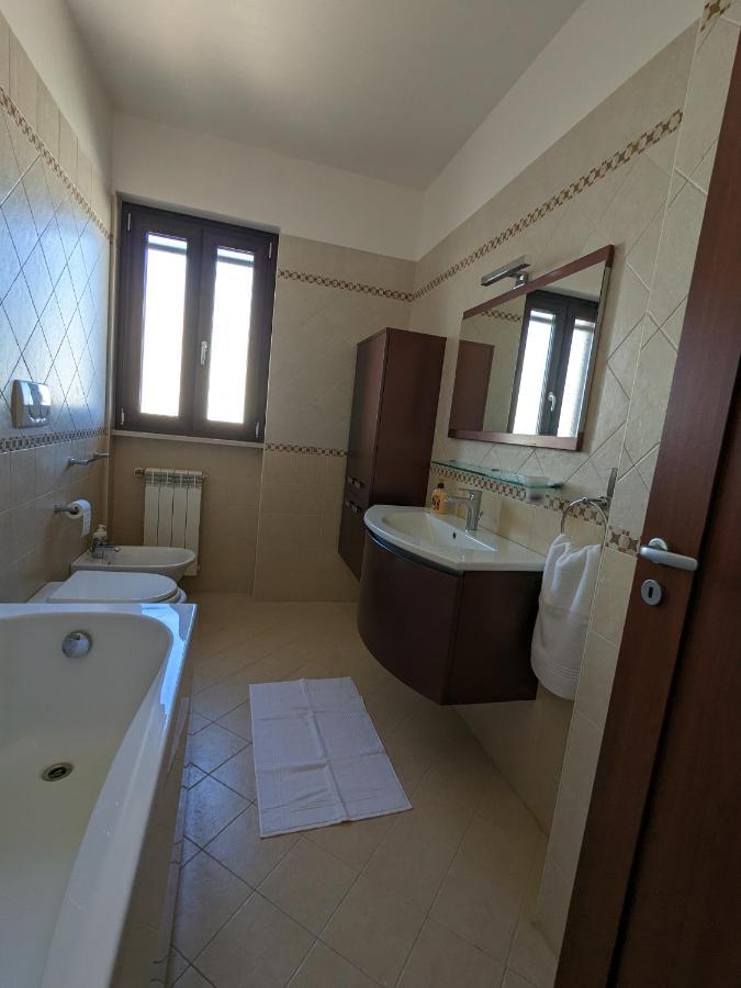 La Casa Dei Due Mari - Large Apartment With Parking Taranto Eksteriør bilde
