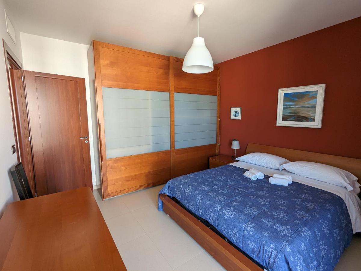 La Casa Dei Due Mari - Large Apartment With Parking Taranto Eksteriør bilde