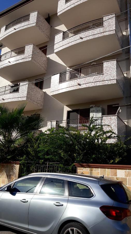 La Casa Dei Due Mari - Large Apartment With Parking Taranto Eksteriør bilde