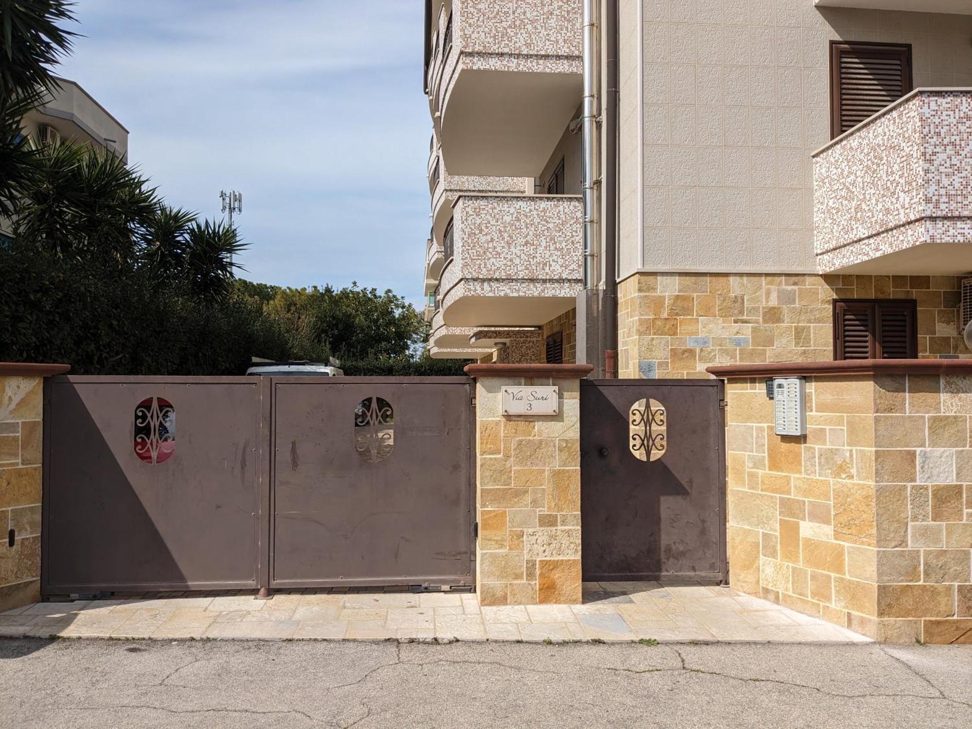 La Casa Dei Due Mari - Large Apartment With Parking Taranto Eksteriør bilde