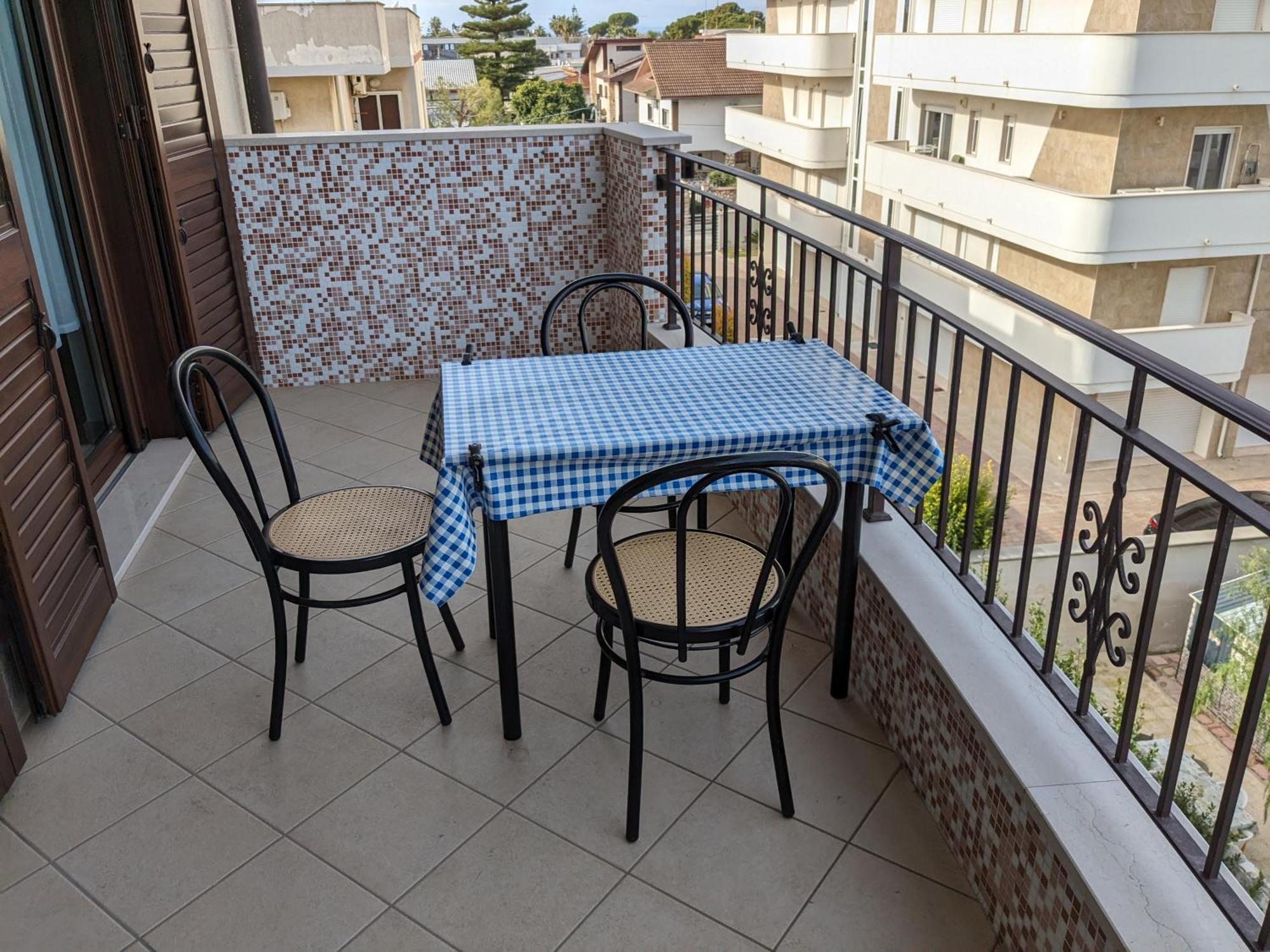 La Casa Dei Due Mari - Large Apartment With Parking Taranto Eksteriør bilde